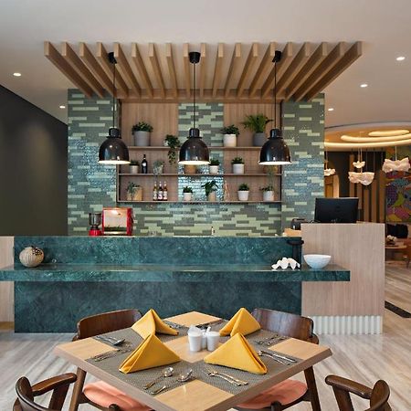 Maxonehotels At Kota Harapan Indah-Bekasi Exteriör bild
