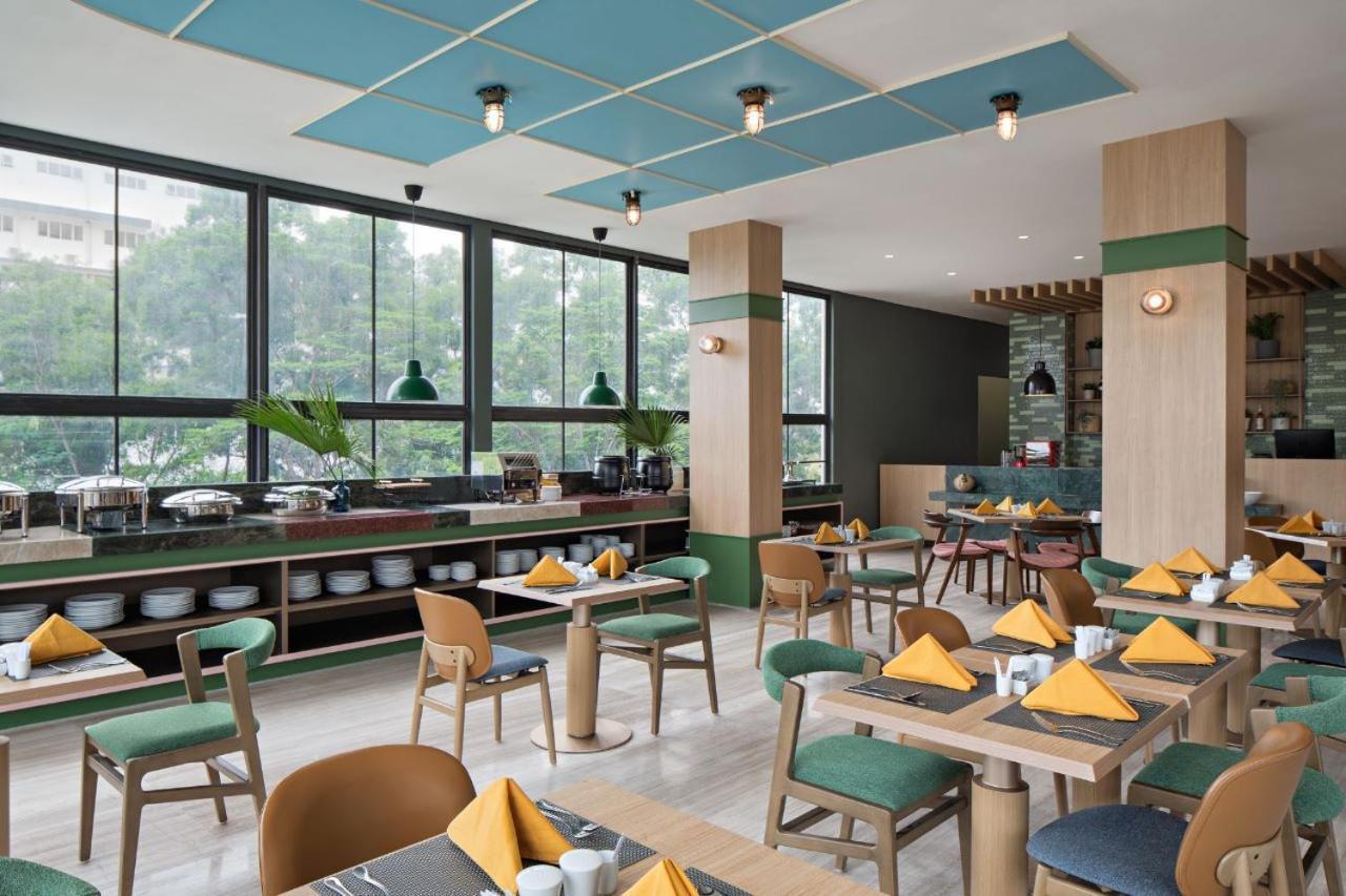 Maxonehotels At Kota Harapan Indah-Bekasi Exteriör bild