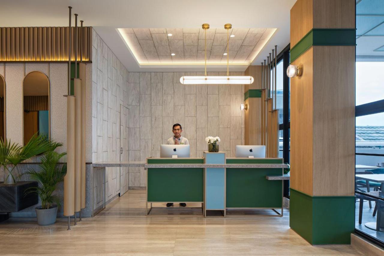 Maxonehotels At Kota Harapan Indah-Bekasi Exteriör bild