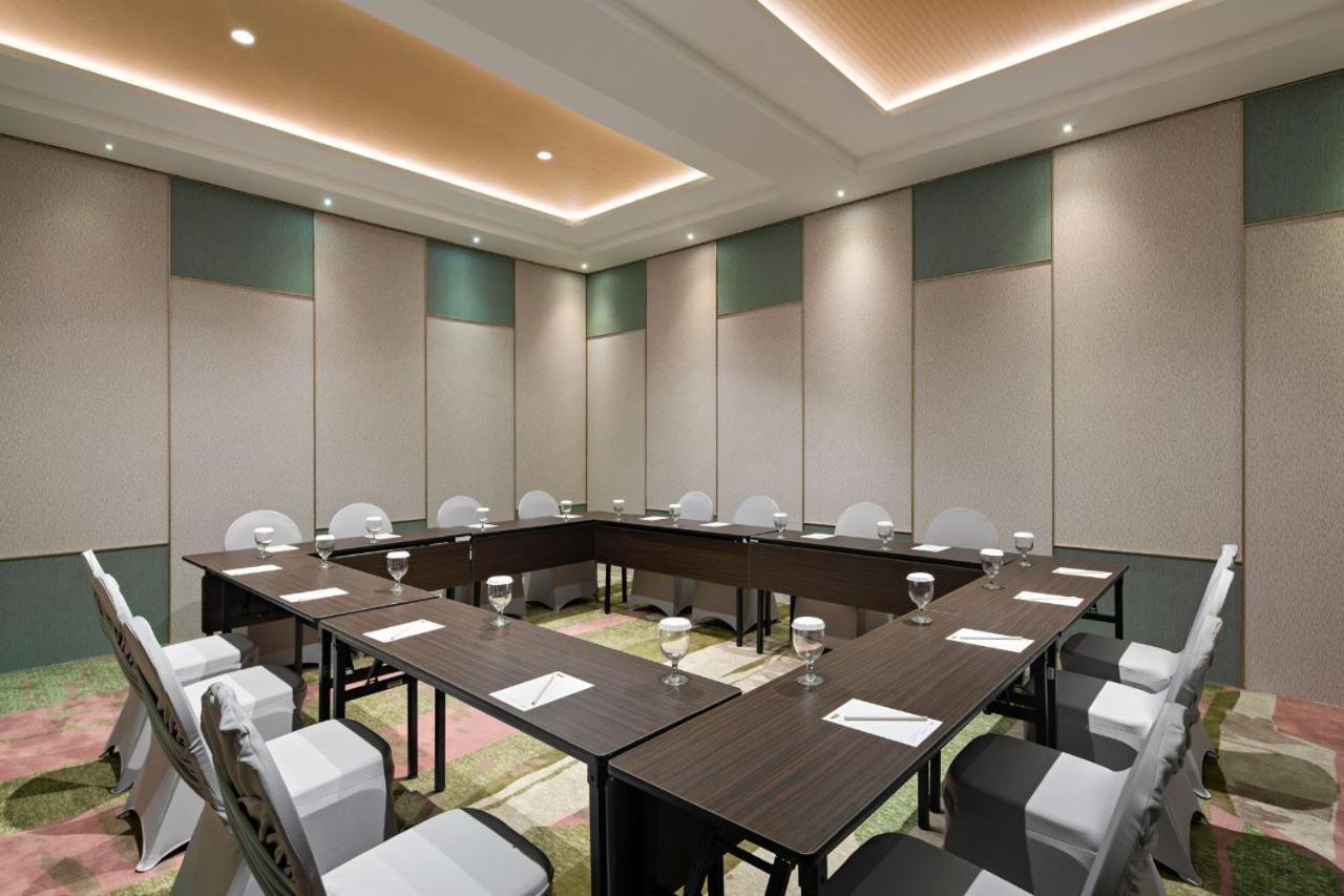 Maxonehotels At Kota Harapan Indah-Bekasi Exteriör bild