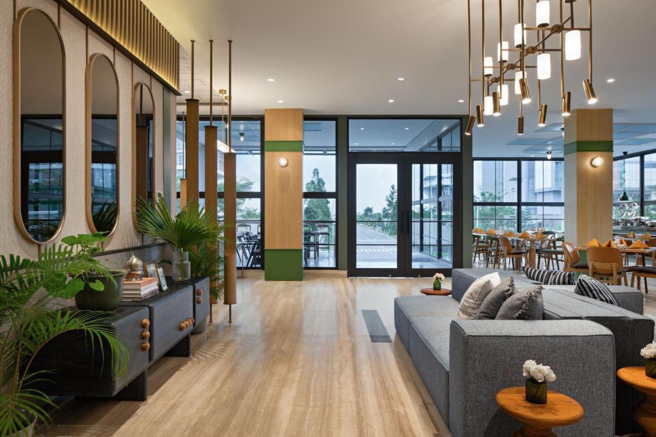 Maxonehotels At Kota Harapan Indah-Bekasi Exteriör bild