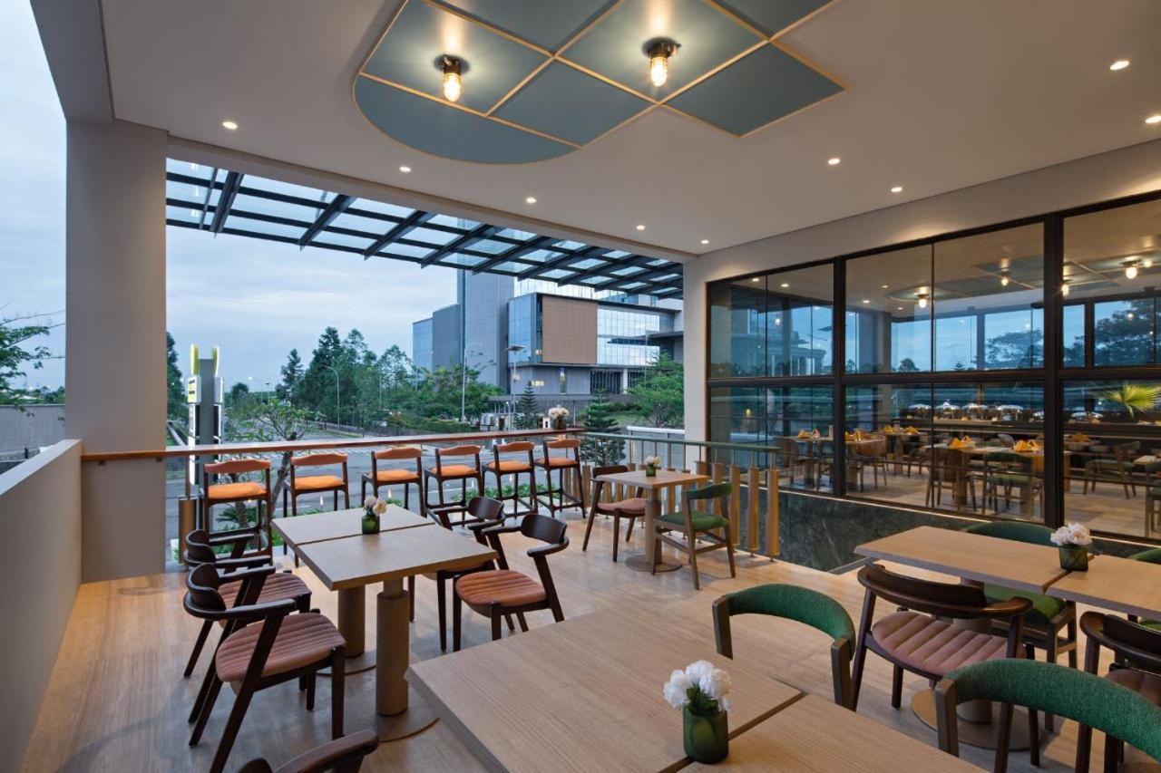 Maxonehotels At Kota Harapan Indah-Bekasi Exteriör bild