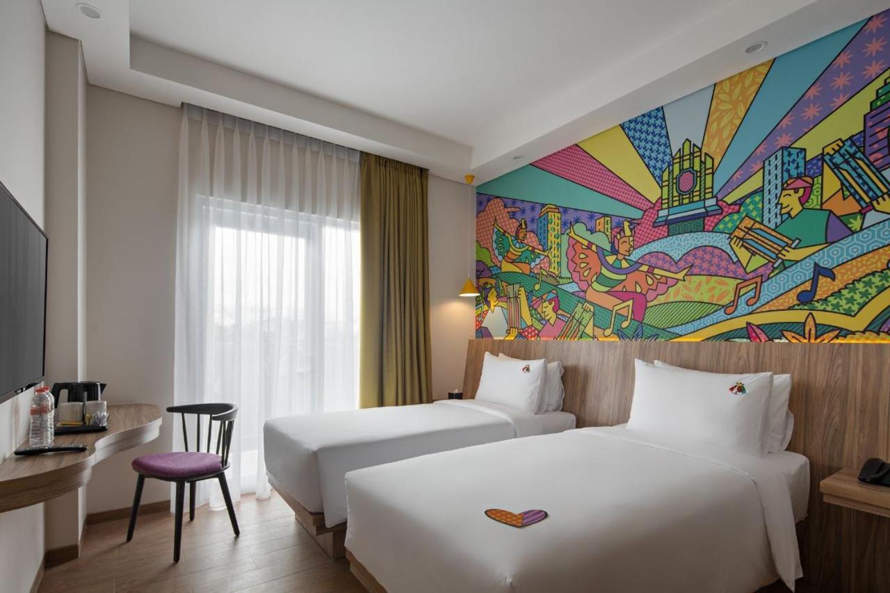 Maxonehotels At Kota Harapan Indah-Bekasi Exteriör bild