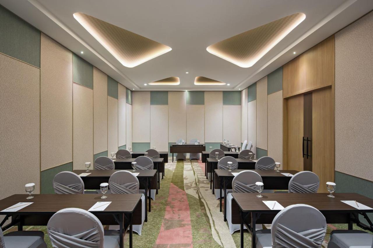 Maxonehotels At Kota Harapan Indah-Bekasi Exteriör bild