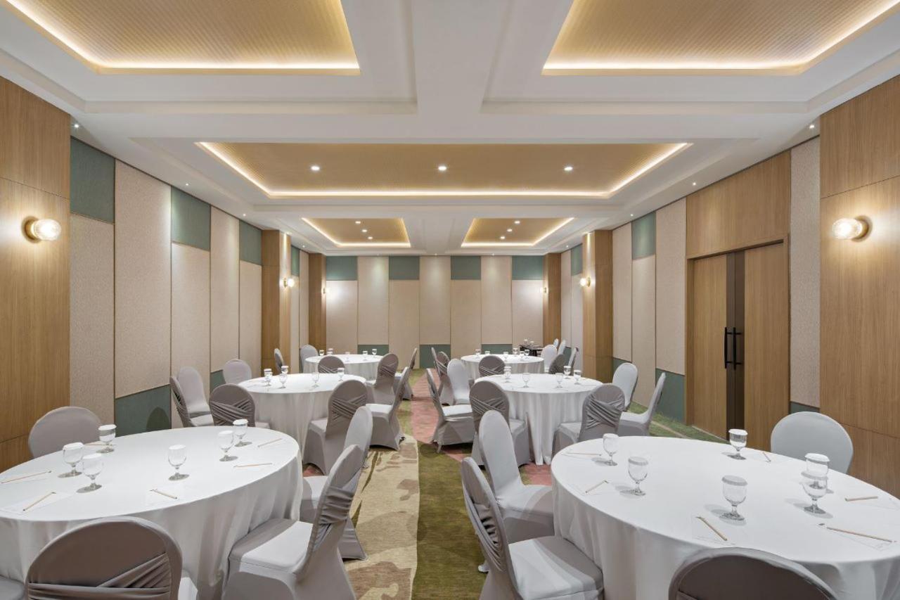 Maxonehotels At Kota Harapan Indah-Bekasi Exteriör bild