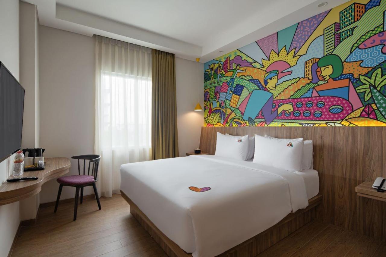 Maxonehotels At Kota Harapan Indah-Bekasi Exteriör bild