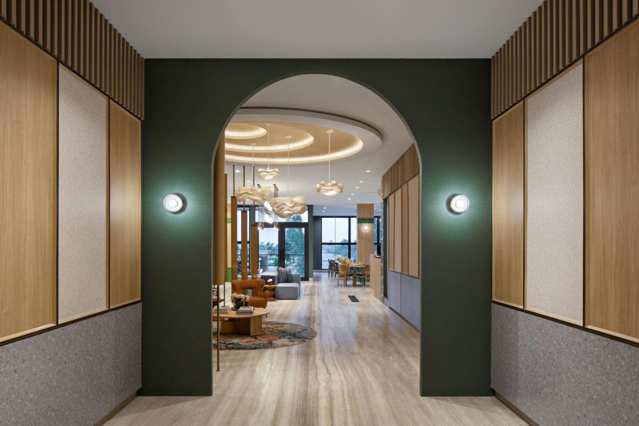 Maxonehotels At Kota Harapan Indah-Bekasi Exteriör bild